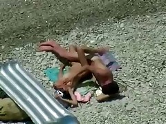 Sexy teenagers fuck on the shore